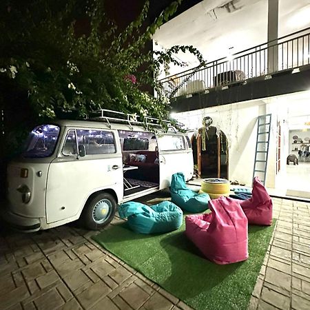 D'Flora Homestay ラブハン・バジョ エクステリア 写真