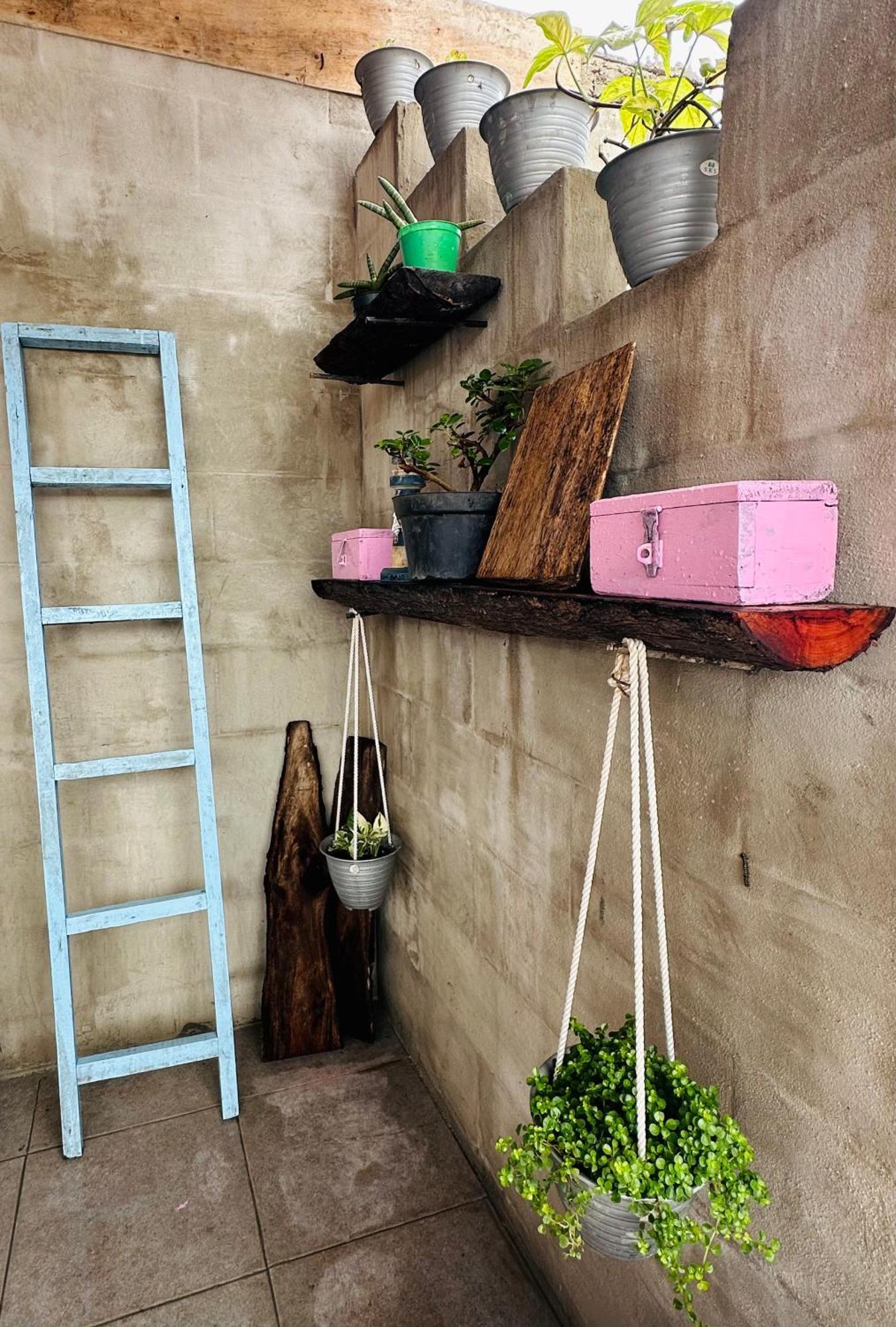 D'Flora Homestay ラブハン・バジョ エクステリア 写真