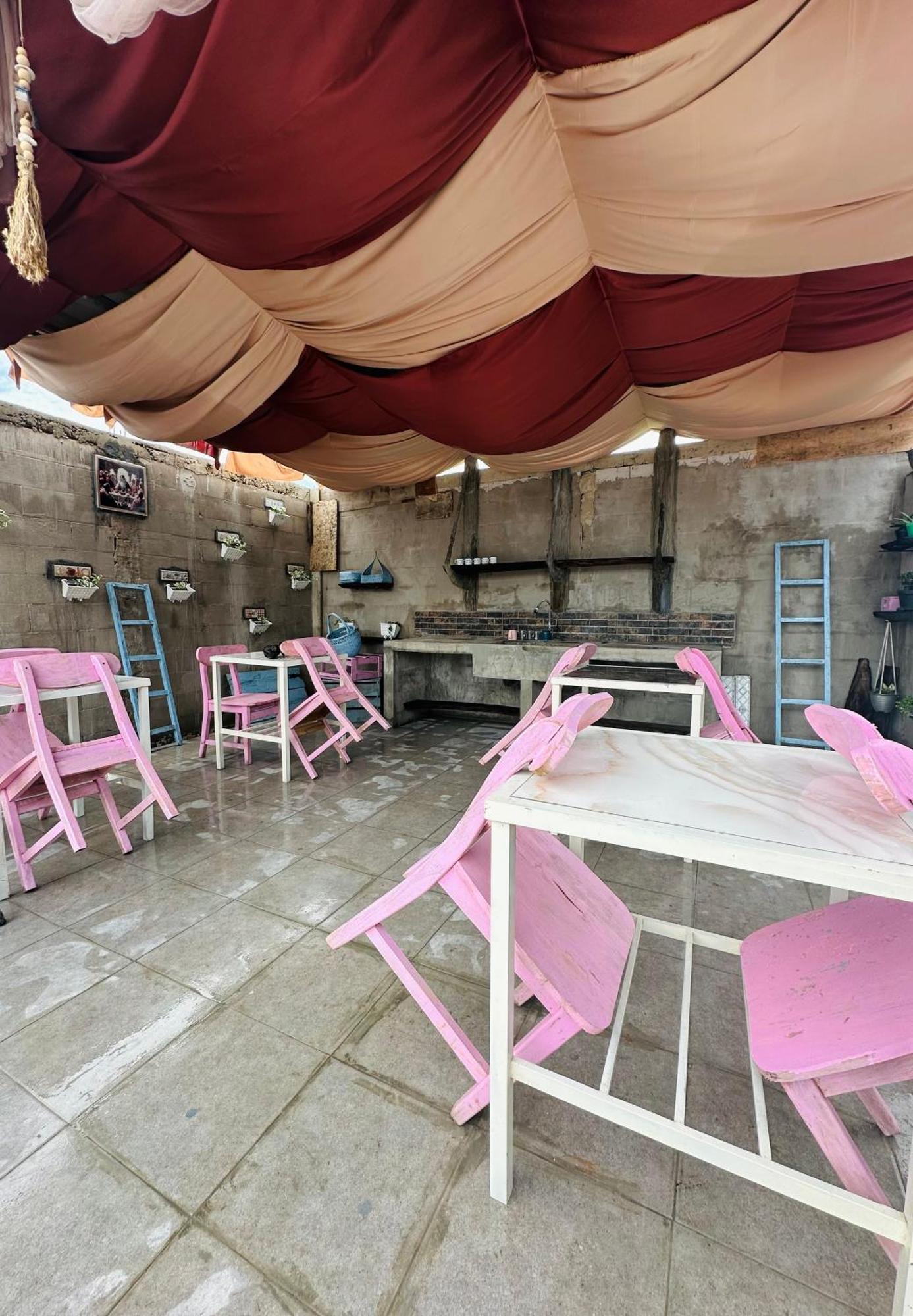 D'Flora Homestay ラブハン・バジョ エクステリア 写真