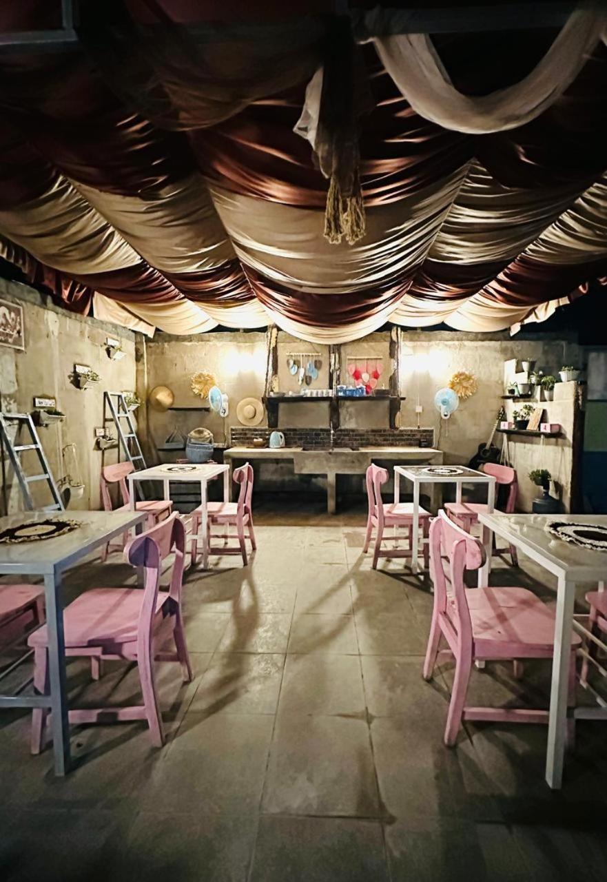 D'Flora Homestay ラブハン・バジョ エクステリア 写真
