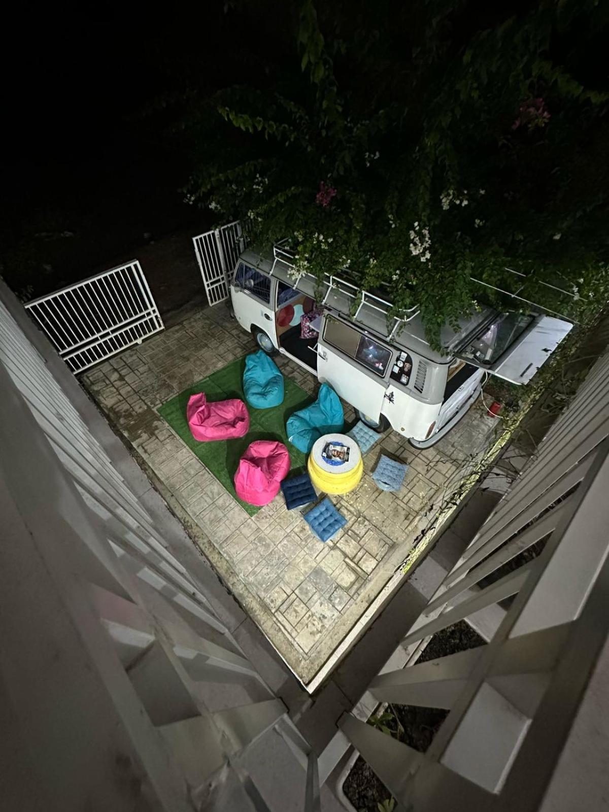 D'Flora Homestay ラブハン・バジョ エクステリア 写真