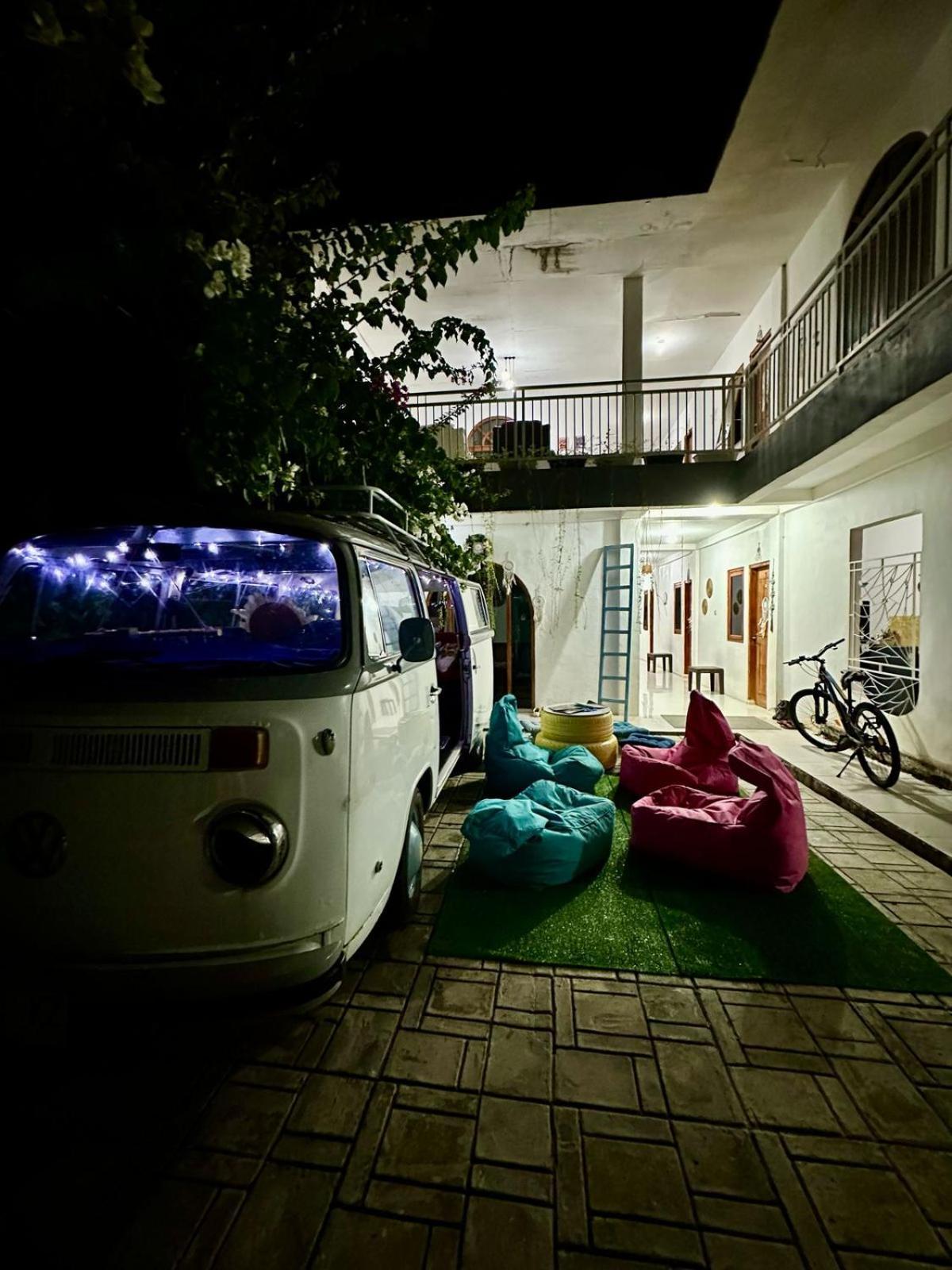 D'Flora Homestay ラブハン・バジョ エクステリア 写真