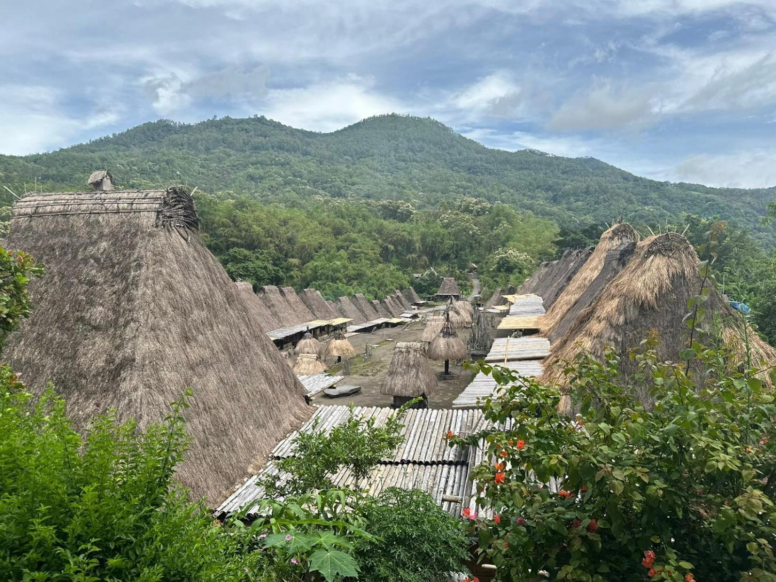 D'Flora Homestay ラブハン・バジョ エクステリア 写真
