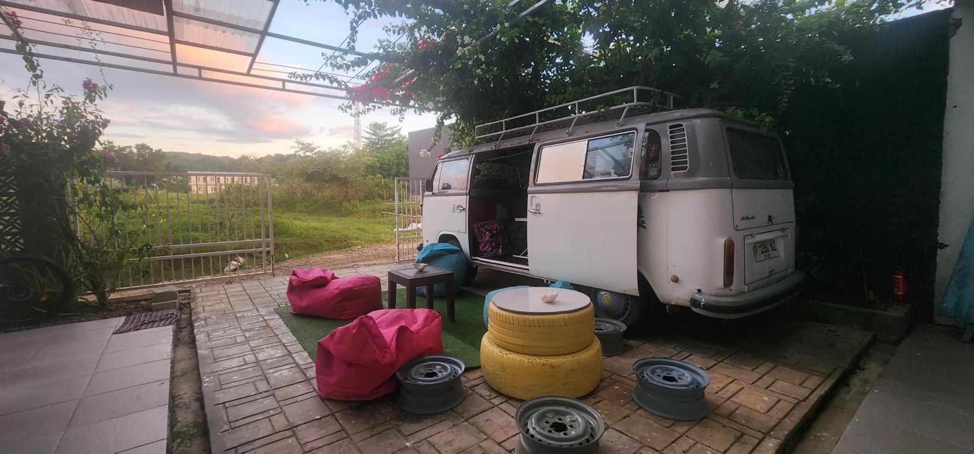 D'Flora Homestay ラブハン・バジョ エクステリア 写真