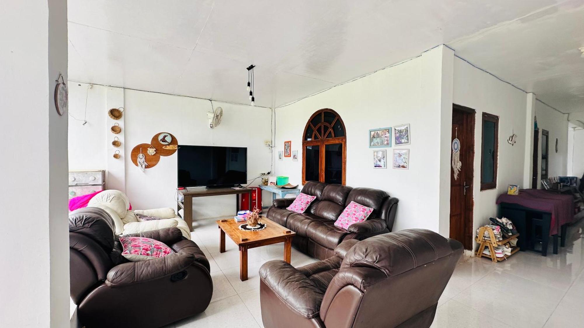 D'Flora Homestay ラブハン・バジョ エクステリア 写真